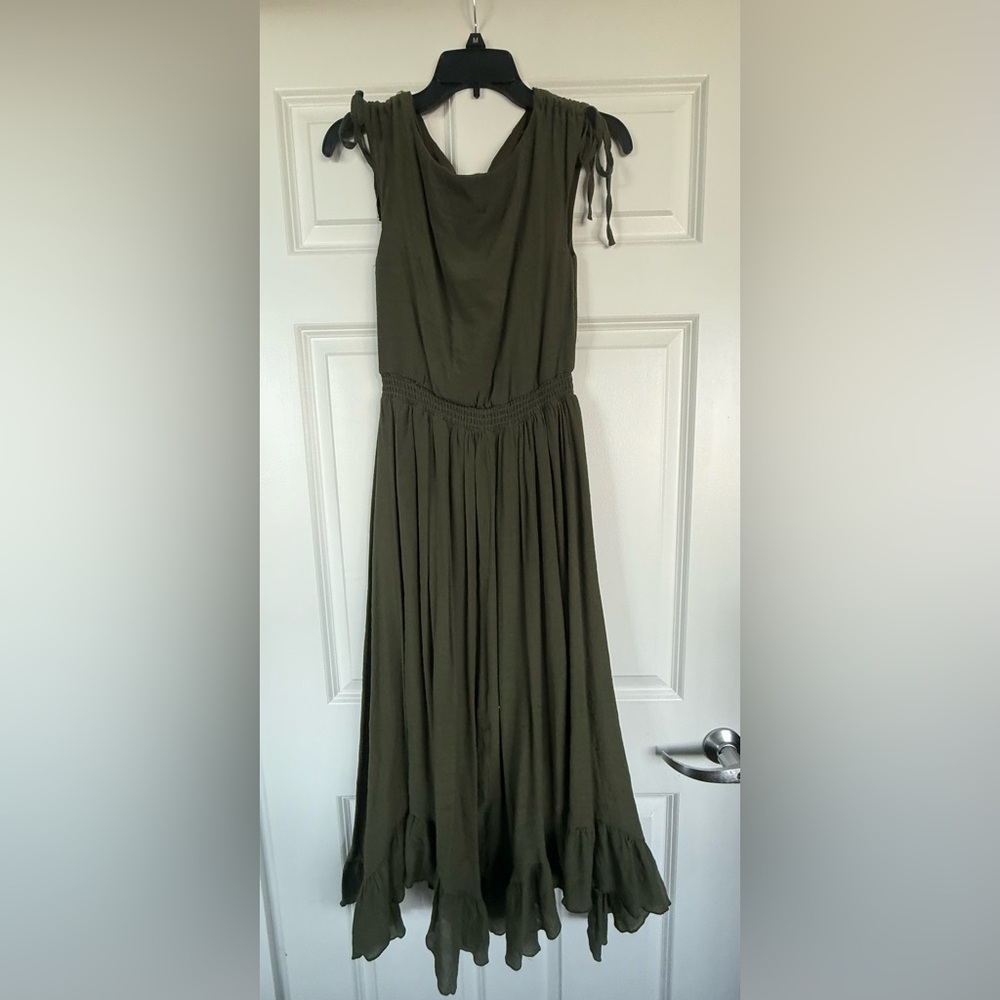 Chic Strapless Olive Dress